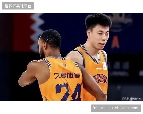张镇麟转会上海队后迅速融入体系，以其全面的攻防表现入选最佳阵容二队。